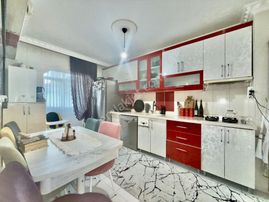 Pursaklar Mehmet Zengin Emlak'tan Merkezde Kapalı Otoparklı Asansörlü 2.kat 3+1 Daire