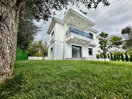 ꧁ay Emlaktan꧂küçükkuyu Mıhlı'da Lüks Butik Sitede Denize 300 M Bahçe Kullanımlı Satılık 2+1 Daire