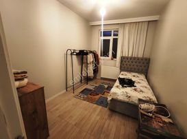 Eyüp Nişancı 2 Oda + Hol , Eşyalı , Bakımlı, Kombili , Bahçe Katı Daire