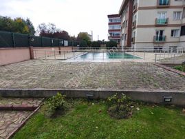 Remax Natural Den Topçular Havuzlu Sitede 2+1