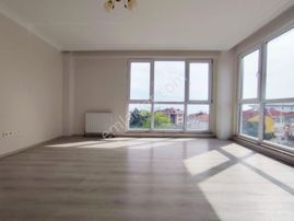 Mertcan Dan Yakacık Meydana Yürüme Arakat 3+1 İskanlı Fırsat Daire