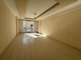 Esenyurt İnönü Mah. Caddeye Yakın Satılık Geniş Arakat Daire