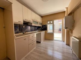 Ufuk Kılıç Emlak'tan Merkezde 3+1 Masrafsız Orta Kat Daire