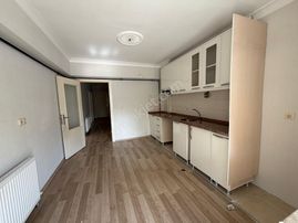 H.gazi Başak Mah.asansörlü 2+1 Giriş Kat Kombi Vestiyer Duşakabin Ön Açık