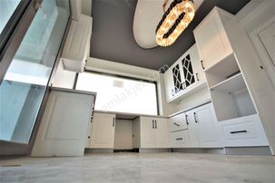 Aygülden Edremit'de Site İçi Ayrı Mutfak Ebeveyn Banyolu Havuzlu 4+1 Bağımsız Satılık Müstakil Villa