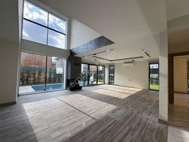 Çorlu Önerlerde Müstakil Havuzlu Satılık Lüks 4+1 Villa