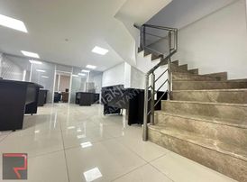 Realtyantalya Gayrimenkul'den Gazi Bulvarı'ndamobilyalı Ofis