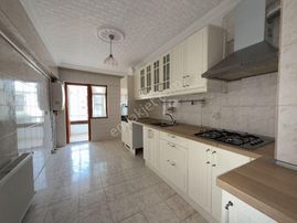 Ufuk Kılıç Emlak'tan Hastane Yakını Site İçi Ara Kat Masrafsız 3+1