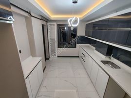 Bağlarbaşı Kuyubaşı Metro Yakını 0 Bina Asansörlü Yerden Isıtmalı Ultra Lüx 3+1 Daire