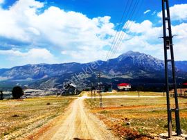 Kar Emlaktan Yenikonacık Bozkırlı Mevkiinde 400 M2 İmarlı İfrazlı Satılık Arsa