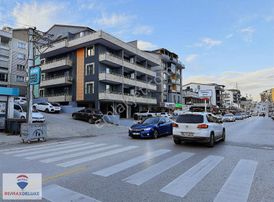 İzmit Gündoğdu Boğazova Caddesi'nde Satılık Kiracılı Dükkan