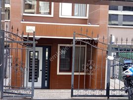 23 Nisan Mah. 3+1 Ebeveyn Banyolu Yüzme Havuzlu Satılık Daire