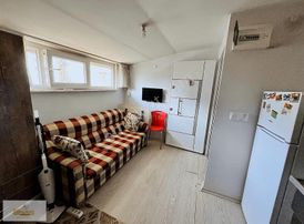 Yedişehitler Mahallesinde Satılık Geniş 1+0 Apart