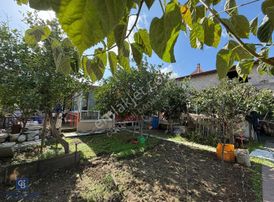 Urla İskele De Satılık Tek Katlı Bahçeli Ev