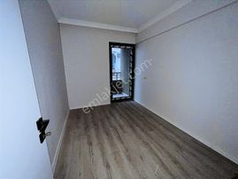 Tarcanlar'dan Kartepe'de Ebeveyn Banyolu Ara Kat 3+1 Boş Daire