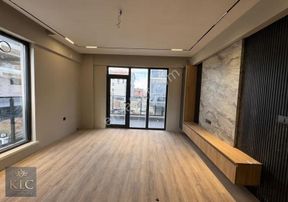 Klc Yatırım A.ş'den İncek Cadde Üzeri Oturuma Hazır Fırsat 1+1