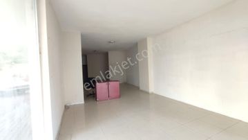 Doğugarajında Cadde Üzeri Dükkan