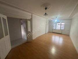 Tc Emlaktan K,ralık Cınarlı Cadde Üzeri Daire Doğalgazlı