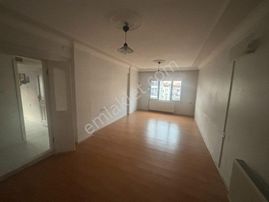 Tc Emlaktan K,ralık Cınarlı Cadde Üzeri Daire Doğalgazlı