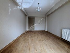 Yuvam Gayrimenkul'den Trend Caddenin Yanında 4+1 Acil Satılıkk