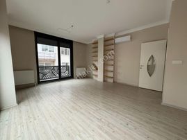 Emin Alipaşa Caddesinde Marmaray Sahile Yakın 2+1 75 M² Net