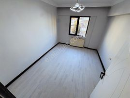 M.çakmak Mh Lise Caddesinde 3+1 Ful Yapılı Bağımsız Geniş Daire