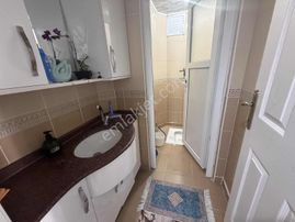 Uzaydan Yeditepede Deniz Semt Pazarı Yanında Geniş Daire