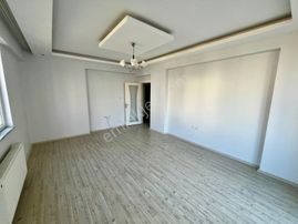 Amazon'dan Tekerek'te Site İçerisinde Satılık Fırsat 3+1 Daire!!