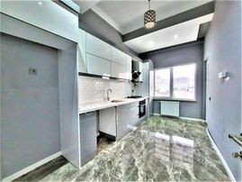 Aygülden Edremit Kadıköy'de Nezih Site İçi Havuzlu Otoparklı Fitness Salonu Saunalı 2+1satılık Daire