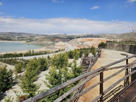 Metin Gönülalan Gayrimenkul'den Apa Barajı Manzaralı Tesis Yeri