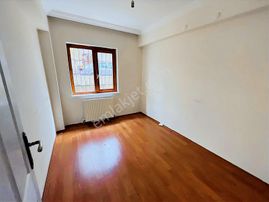 Şentük Gayrimenkul'den**3+1**geniş Önü Açık Bahçe Katı