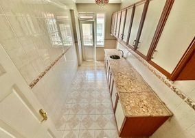 ꧁ay Emlaktan꧂akçay'da Kapalı Otoparklı Ayrı Mutfak Denize Yakın Satılık 2+1 Masrafsız Geniş Daire