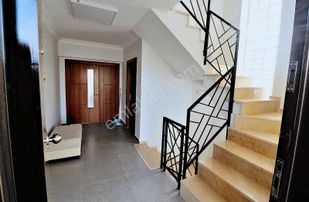 Tam Müstakil Kiralık Köşebaşı Tripleks Villa