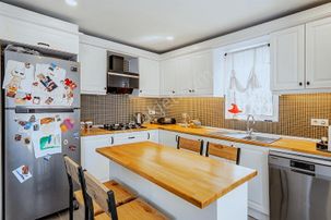 Century21 Den Fırsat. Kacmaz ! Gümüşlük'de Geniş Bahçeli Villa