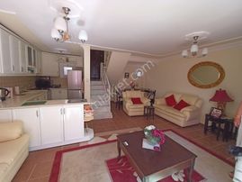 Kuşadası,nda Havuzlu Güvenlikli Sitede Eşyalı Satılık Yazlık