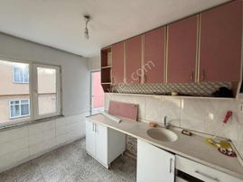 Cadde Üzerinde Müstakil Binada Kiralık 3+1 Daire