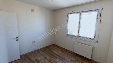 Atıcıdan Belediye Kaymakamlık Bitişiğinde Kombili Temiz 3+1 Dair