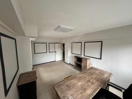 Altıparmakta 1. Kat 60 M² Ofis İş Merkezinde