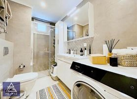 Poyraz'dan Caddebostan Hamam Sokakta Sıfır Binada Katta Tek 3+1