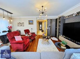 Poyraz'dan Suadiye Camii Sokakta Genç Binada Balkonlu 115 M2 2+1