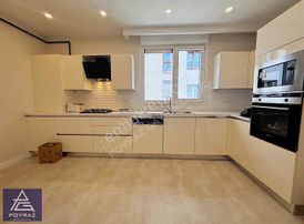 Poyraz'dan Caddebostan Sahilde Kısmi Deniz Manzarlı Balkonlu 3+1