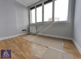 Poyraz'dan Tek Yetkili Suadiye Bağdat Caddesine 2 Dk 3+1 Satılık