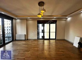 Poyraz'dan Caddebostan Sahilde Mimari Dekorlu 95 Net 3+1 Satılık