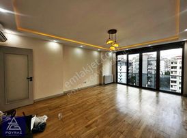 Poyraz'dan Caddebostan Sahilde Mimari Dekorlu 95 Net 3+1 Satılık