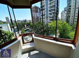 Poyraz'dan Caddebostan Sahilde Prestijli Binada Balkonlu 3+1