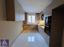 Poyraz'dan Tek Yetkili Erenköy Divanın Sokağında 3+1 Satılık