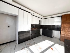 V. Karşıyaka Mah.tek Daire Üzeri 2 Ebeveyn Banyosu 2 Giyinme Odası Teraslı 3+1 Daire