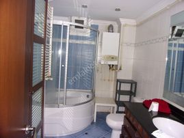 Tarabya Sitede 3+1 140 Metrekare Bakımlı Kiralık Daire