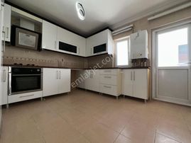 Pursaklar Mehmet Zengin Emlak'tan 2.kat 3+1 Protokol Yolu Yakını Yapılı Masrafsız Daire