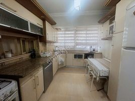 Bahçelievlerde Park Karşısı İçi Bakımlı Arakat Köşe 3+1